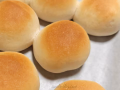 焼き立てのパン
